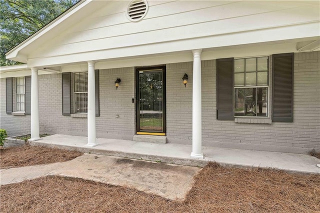 property entrance featuring a porch