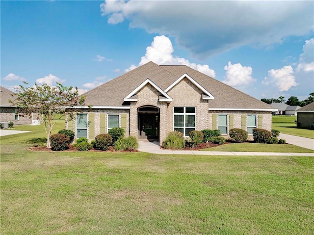 view of front of house featuring a front yard