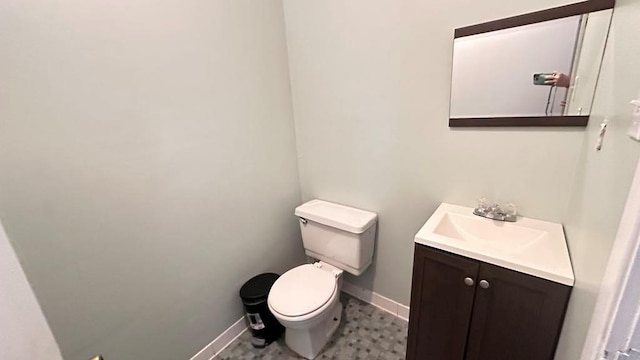 6980 Charmingdale Dr S, Mobile, AL 36618 - bathroom with baseboards, toilet, and vanity