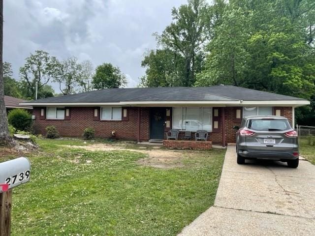 single story home with a front yard and covered porch