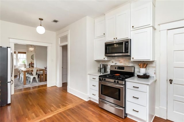 kitchen featuring visible vents, light countertops, appliances with stainless steel finishes, white cabinetry, and tasteful backsplash