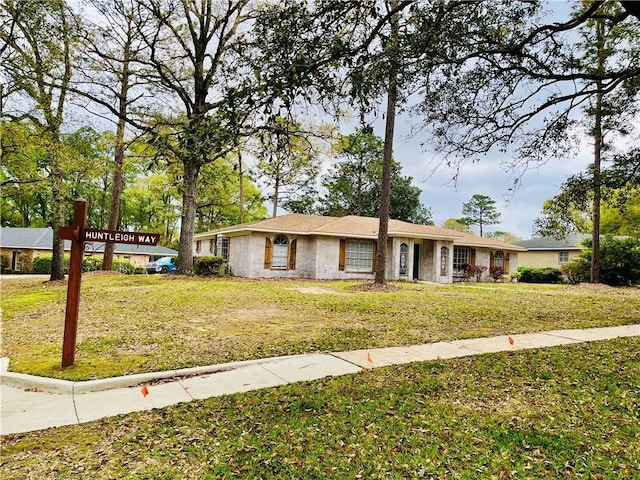 501 Huntleigh Way, Mobile, AL 36608 - ranch-style home featuring a front yard
