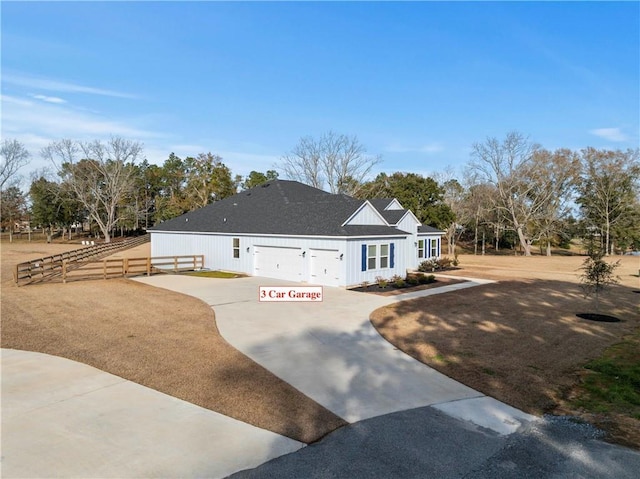 view of front facade with a garage and a front yard