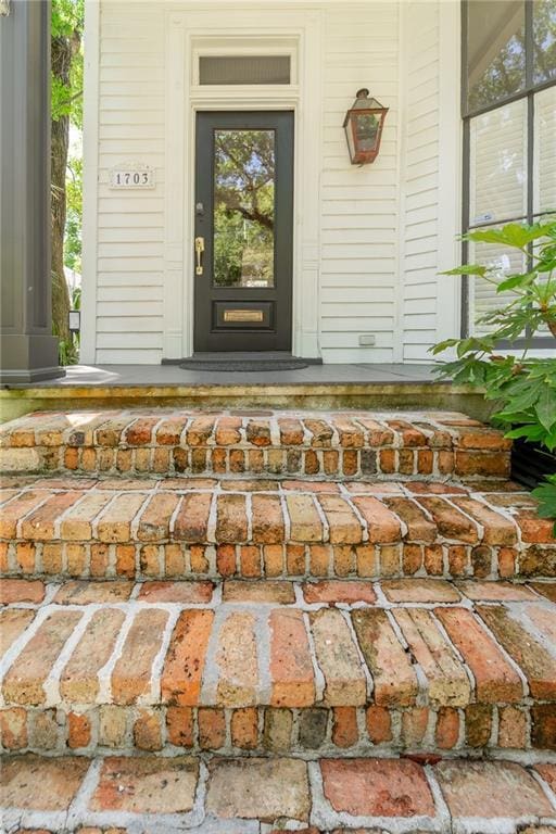 1703 Dauphin St, Mobile, AL 36604 - property entrance featuring a porch
