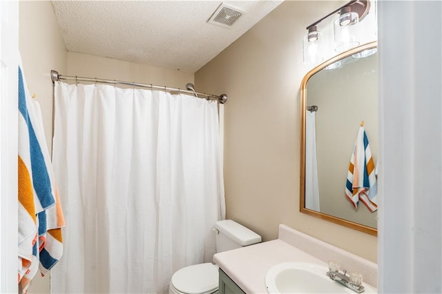full bath featuring visible vents, vanity, toilet, a textured ceiling, and a shower with curtain