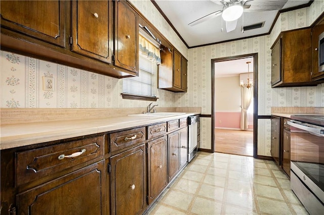 kitchen featuring sink, light wood-type flooring, ceiling fan with notable chandelier, stainless steel appliances, and crown molding