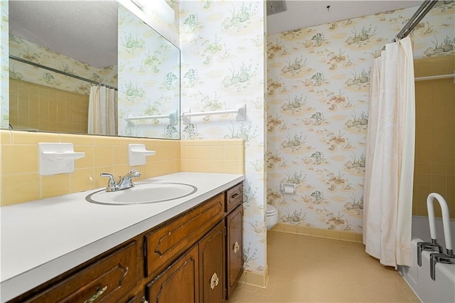 full bathroom featuring tasteful backsplash, toilet, shower / bath combo, vanity, and tile patterned floors