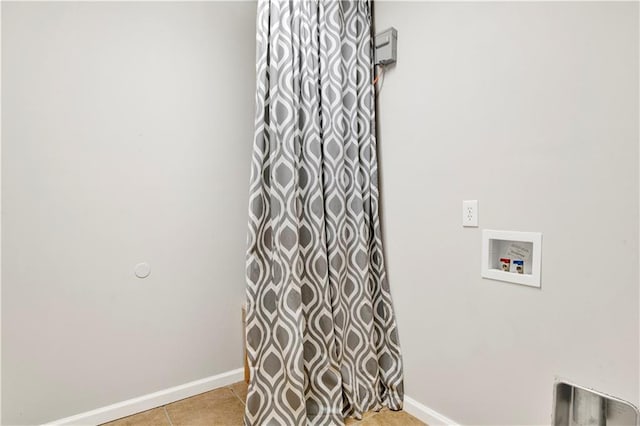 laundry room with washer hookup and light tile patterned floors