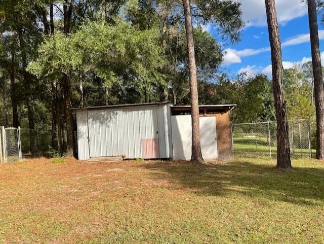 view of outdoor structure with a yard