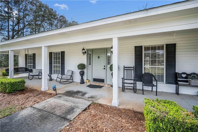 property entrance featuring a porch