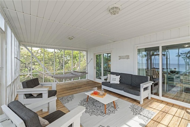sunroom / solarium with an outdoor hangout area