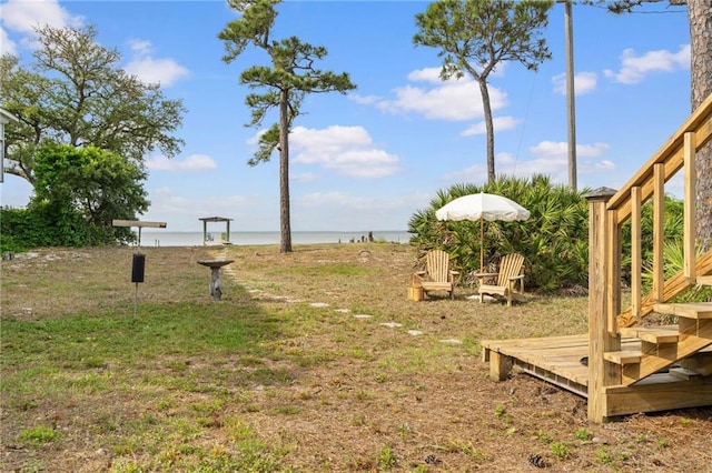 view of yard featuring a water view