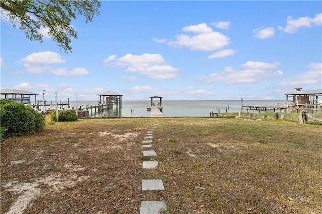 view of yard featuring a water view