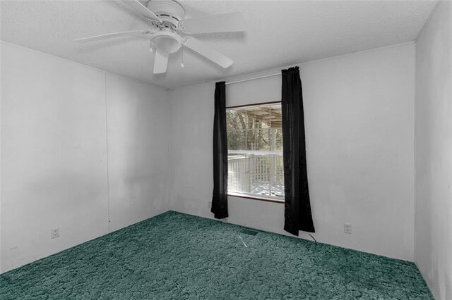 unfurnished room with a textured ceiling and ceiling fan