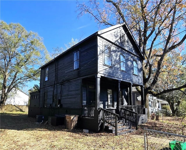 view of front facade featuring covered porch