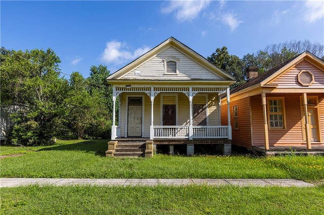 view of front of property with a porch and a front lawn