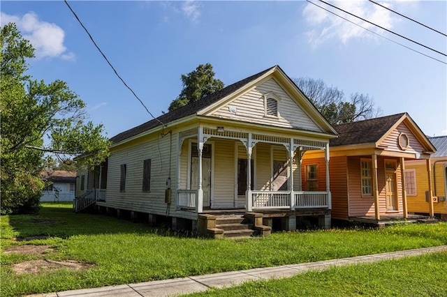 view of front of house featuring covered porch and a front lawn