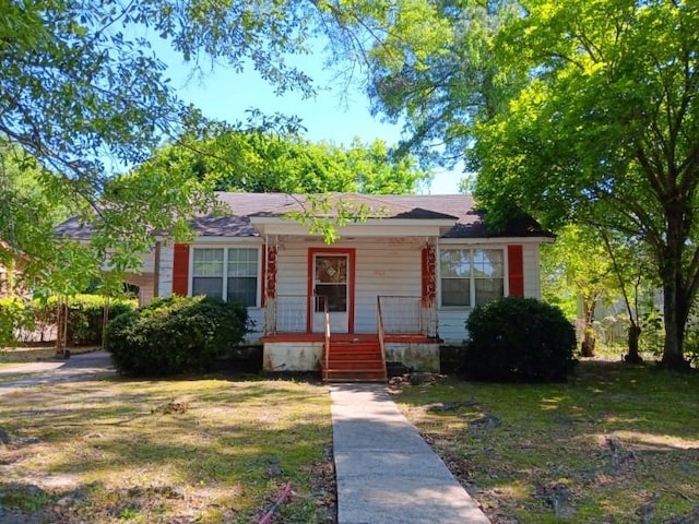 1863 Mott Dr N, Mobile, AL 36617 - bungalow-style home featuring covered porch and a front yard