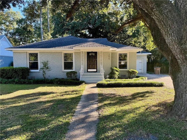 ranch-style home featuring a front yard