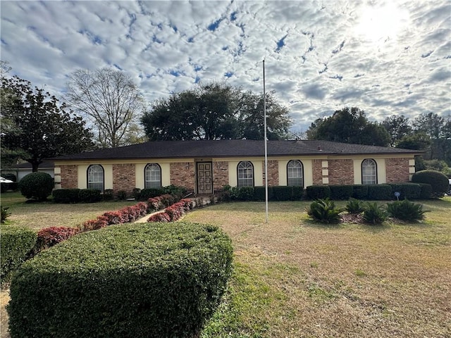 single story home featuring a front yard