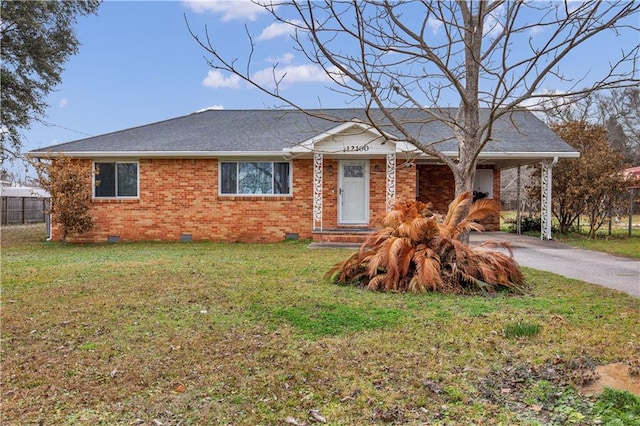 ranch-style house featuring a front yard