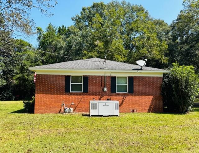 view of front of house featuring a front yard and brick siding