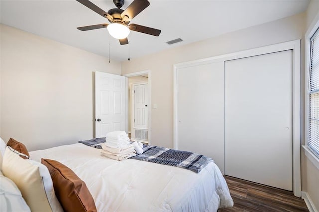 54 Bishop Ln, Mobile, AL 36608 - bedroom featuring dark wood finished floors, a closet, and a ceiling fan