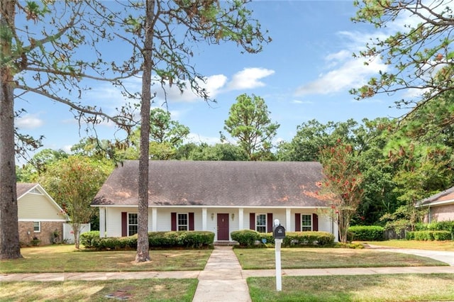 cape cod home featuring a front lawn