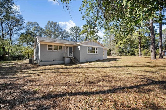 view of front of house with entry steps, crawl space, brick siding, and a front lawn