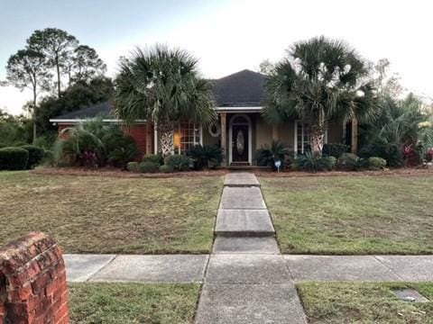 view of front of house with a front lawn