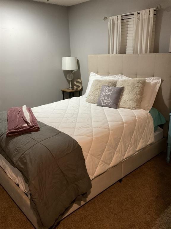 bedroom featuring carpet floors