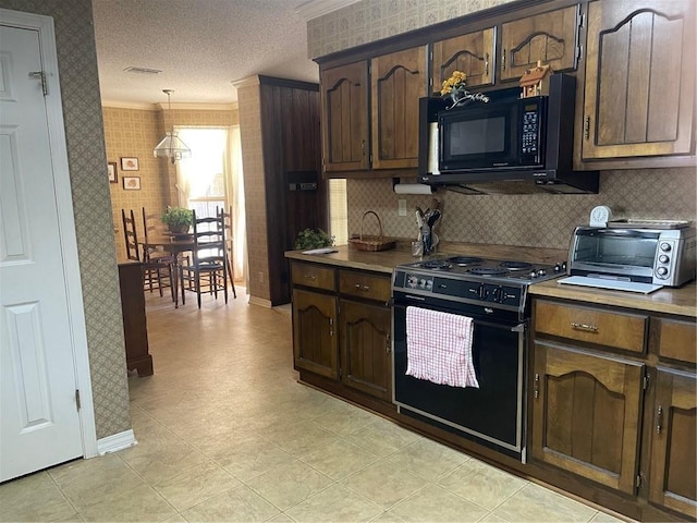 kitchen with a toaster, crown molding, a textured ceiling, black appliances, and wallpapered walls