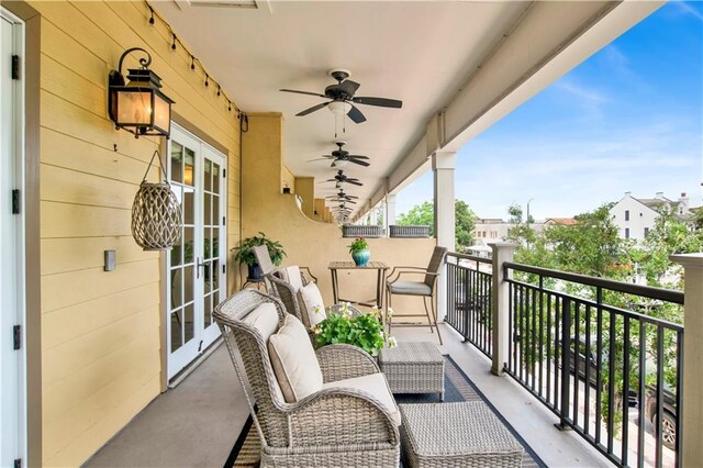 balcony featuring an outdoor hangout area and ceiling fan