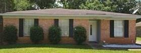 view of front facade with a front lawn