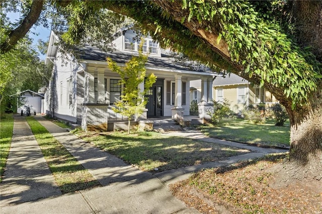 view of front facade featuring a front yard and a porch