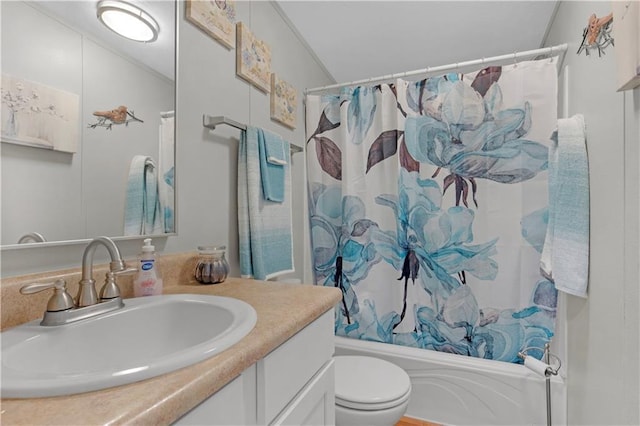 full bathroom featuring toilet, shower / bath combo with shower curtain, and vanity