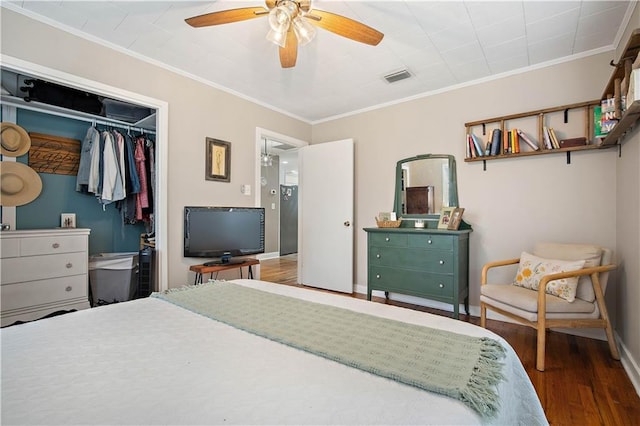 19565 4th St N, Citronelle, AL 36522 - bedroom featuring wood finished floors, crown molding, baseboards, a closet, and ceiling fan