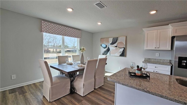 dining room with baseboards, visible vents, recessed lighting, and dark wood-style flooring
