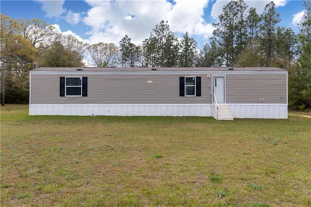 manufactured / mobile home with entry steps and a front yard