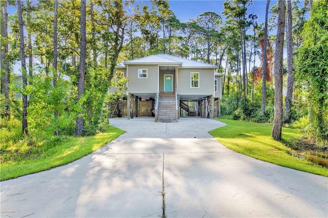 view of front of property with a front lawn and a carport