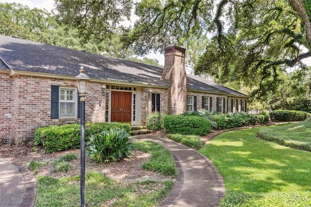 single story home with a front lawn