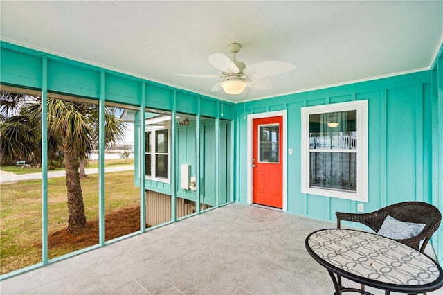 sunroom featuring a ceiling fan