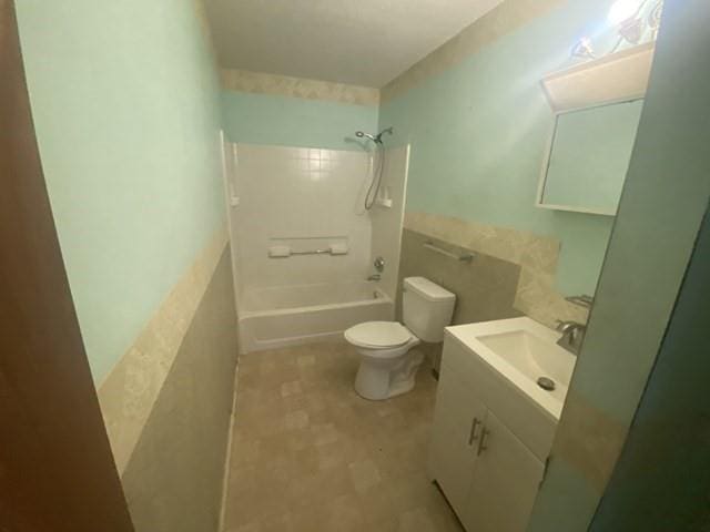 351 Lincoln Blvd, Mobile, AL 36608 - bathroom with toilet, vanity, and shower / tub combination
