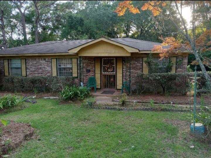 507 Pine St, Daphne, AL 36526 - single story home with a front yard and brick siding