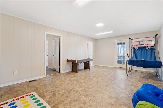 game room featuring visible vents and baseboards