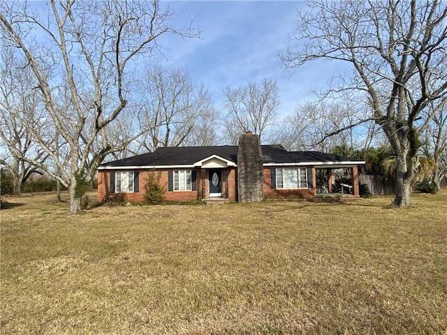 single story home featuring a front lawn