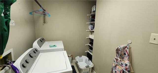 6325 Shadowlake Ct, Mobile, AL 36693 - laundry room with washing machine and dryer