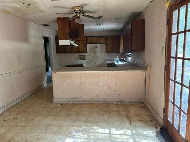 15131 Moffett Rd, Wilmer, AL 36587 - kitchen with visible vents, a sink, ceiling fan, a peninsula, and light floors