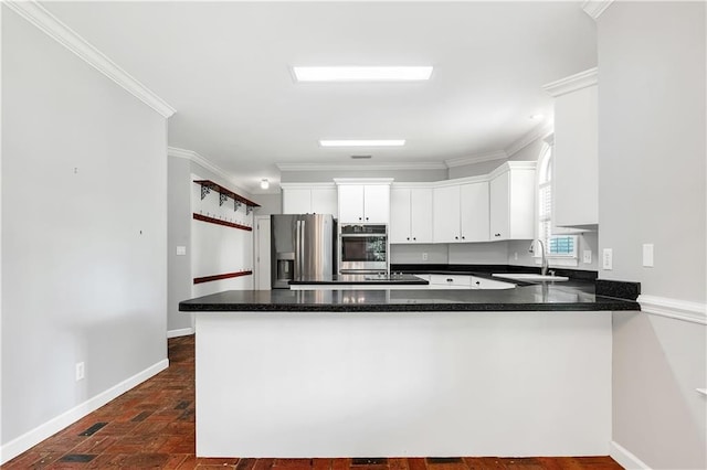 104 Ferncliff Cir, Daphne, AL 36526 - kitchen with a sink, appliances with stainless steel finishes, baseboards, a peninsula, and ornamental molding