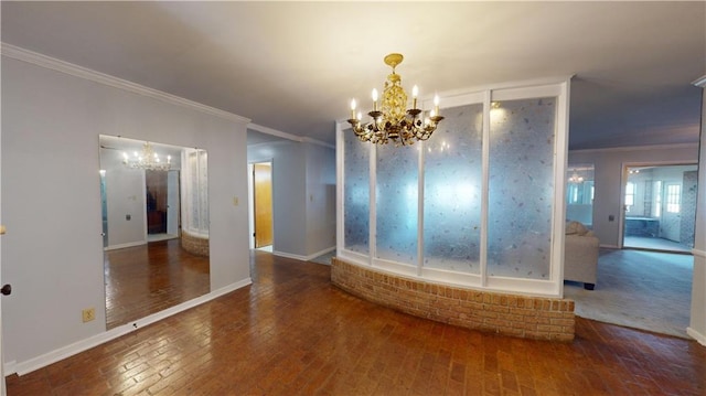 unfurnished room featuring crown molding and a notable chandelier